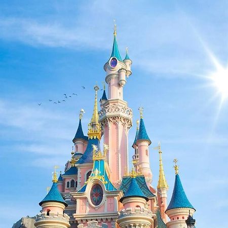 The Art Of Disney Chessy Exteriör bild
